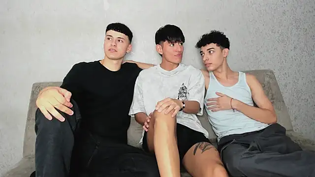 pelusos mens online show from October 4, 2025, 7:34 pm