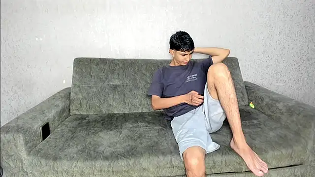pelusos mens online show from April 27, 2026, 7:56 pm