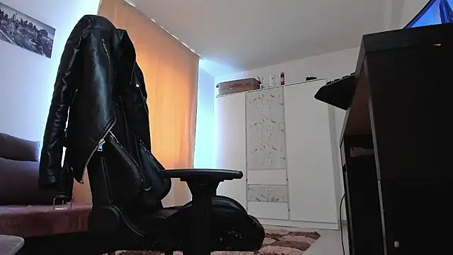 liamaesthetic online show from March 3, 2026, 7:36 am