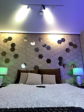 XLindaMilfX online show from October 19, 2025, 8:20 pm