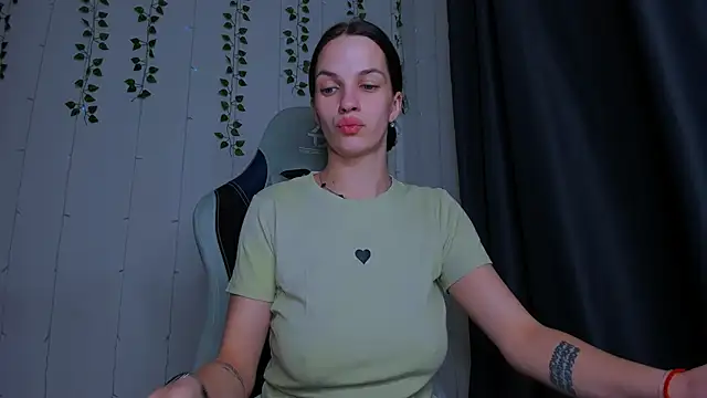 KarlaSim online show from October 22, 2025, 11:48 pm