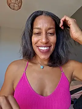 Snapshot of Goldenlace chatting on November 4, 2025, 2:05 pm Goldenlace online show from November 4, 2025, 2:05 pm