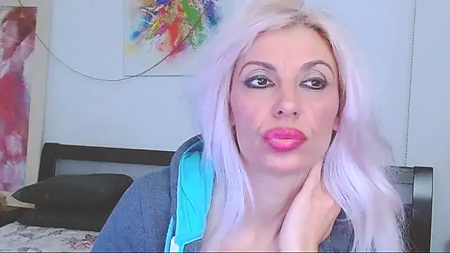 HoneyLara online show from February 9, 2025, 8:56 pm