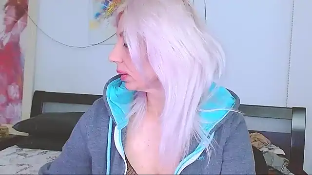 HoneyLara online show from February 10, 2025, 12:08 am