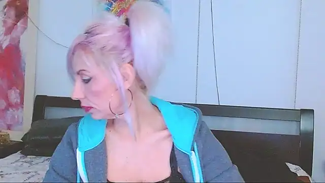 HoneyLara online show from February 13, 2025, 6:38 pm