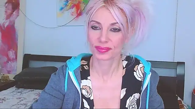 HoneyLara online show from February 14, 2025, 5:30 am