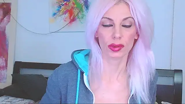 HoneyLara online show from February 15, 2025, 9:15 pm