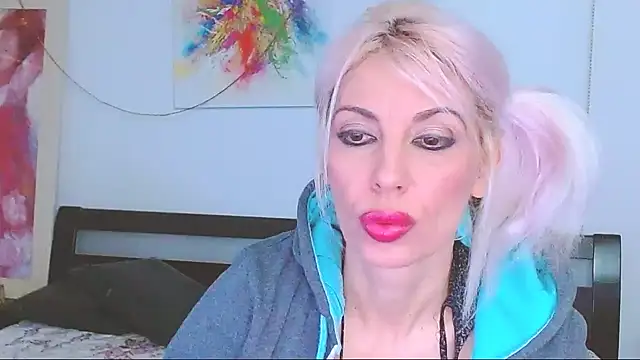 HoneyLara online show from February 16, 2025, 10:32 pm