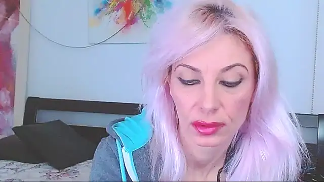 HoneyLara online show from March 2, 2025, 7:45 pm