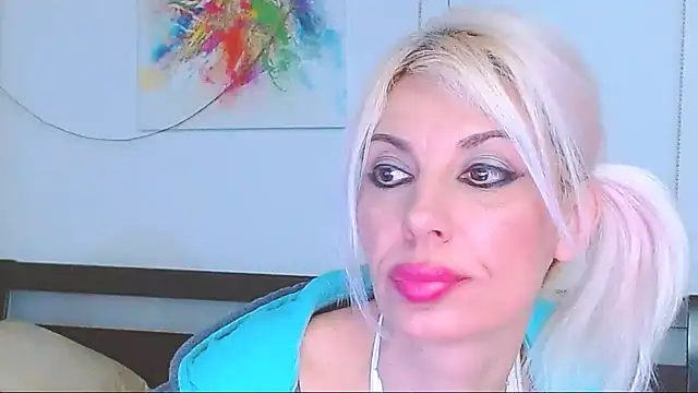 HoneyLara online show from March 13, 2025, 3:11 am