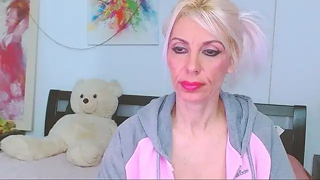 Snapshot of HoneyLara chatting on November 19, 2025, 8:09 pm HoneyLara online show from November 19, 2025, 8:09 pm