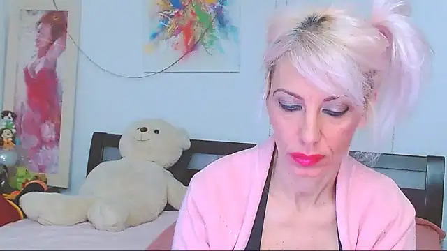 Snapshot of HoneyLara chatting on December 13, 2025, 9:20 pm HoneyLara online show from December 13, 2025, 9:20 pm