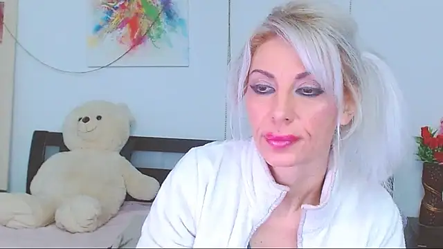 HoneyLara online show from February 13, 2026, 12:17 am