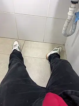 Snapshot of stuard-19 chatting on October 29, 2025, 3:42 am stuard-19 online show from October 29, 2025, 3:42 am