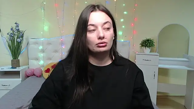 Snapshot of MilanaPrice chatting on January 22, 2025, 6:31 pm MilanaPrice online show from January 22, 2025, 6:31 pm
