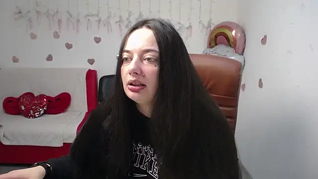 Snapshot of MilanaPrice chatting on October 12, 2025, 5:28 am MilanaPrice online show from October 12, 2025, 5:28 am