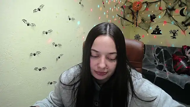 Snapshot of MilanaPrice chatting on October 19, 2025, 5:24 pm MilanaPrice online show from October 19, 2025, 5:24 pm