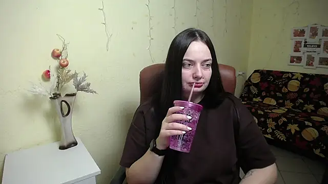 Snapshot of MilanaPrice chatting on November 15, 2025, 6:15 pm MilanaPrice online show from November 15, 2025, 6:15 pm