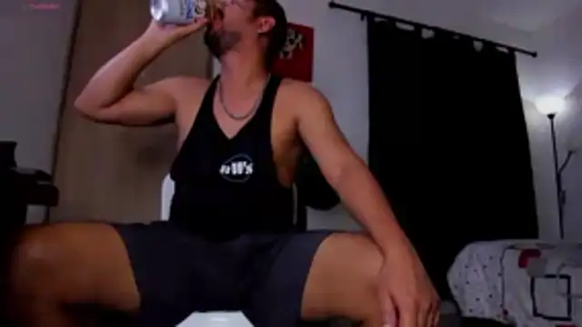 Snapshot of Cloudy_pigDude chatting on February 1, 2026, 4:00 am Cloudy pigDude online show from February 1, 2026, 4:00 am