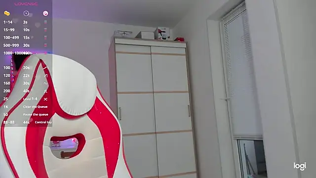 HotCarolineXO online show from November 18, 2025, 12:31 pm