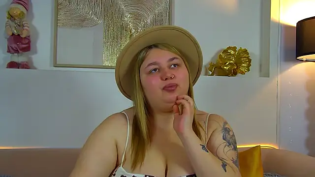 LillianKim online show from December 4, 2025, 6:38 pm