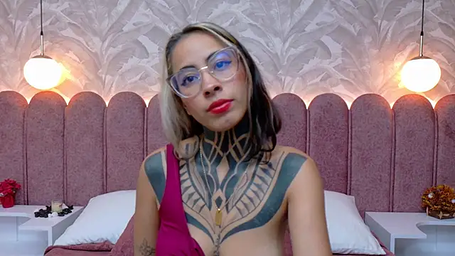 NicoleBlum online show from January 27, 2025, 3:39 pm