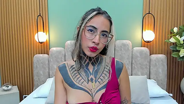 NicoleBlum online show from March 11, 2025, 3:56 pm