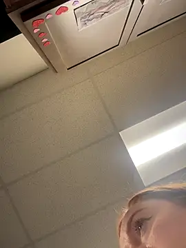 cinnatitties online show from October 23, 2025, 6:06 pm