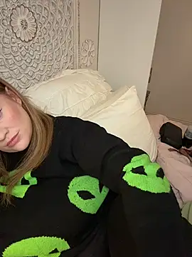 cinnatitties online show from November 2, 2025, 6:32 pm