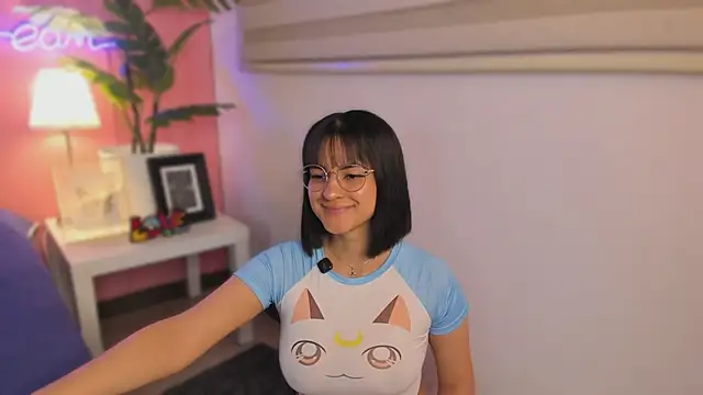 Snapshot of SoySaraa chatting on November 4, 2025, 6:12 am SoySaraa online show from November 4, 2025, 6:12 am