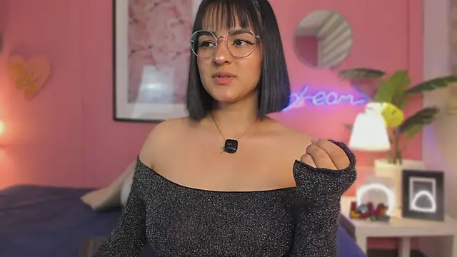 Snapshot of SoySaraa chatting on February 6, 2026, 6:18 am SoySaraa online show from February 6, 2026, 6:18 am