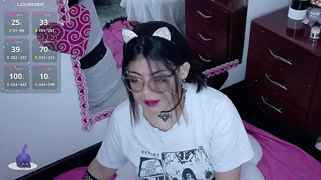 Catwhite  online show from February 16, 2026, 5:42 pm