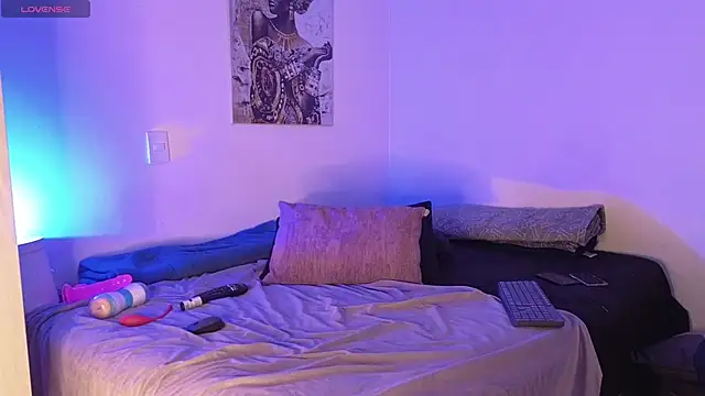 Corina Ts online show from October 23, 2025, 2:44 am