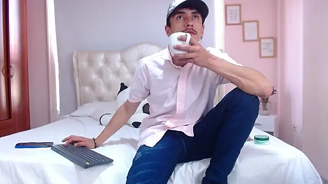 Snapshot of ryan_maxy chatting on January 18, 2025, 6:32 pm ryan maxy online show from January 18, 2025, 6:32 pm