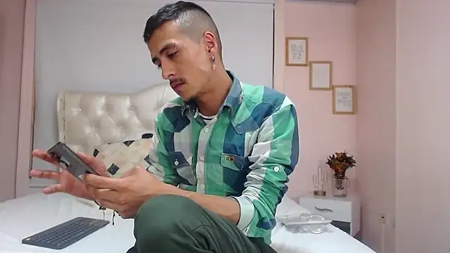 Snapshot of ryan_maxy chatting on January 31, 2025, 1:11 am ryan maxy online show from January 31, 2025, 1:11 am