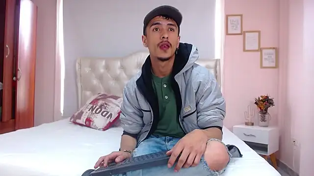 Snapshot of ryan_maxy chatting on February 4, 2025, 1:48 pm ryan maxy online show from February 4, 2025, 1:48 pm