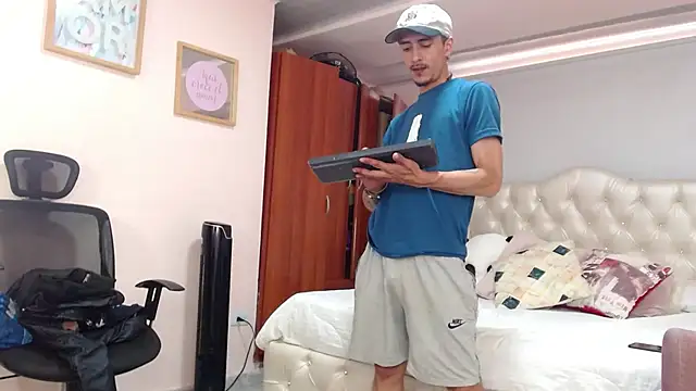 Snapshot of ryan_maxy chatting on February 9, 2025, 4:29 pm ryan maxy online show from February 9, 2025, 4:29 pm