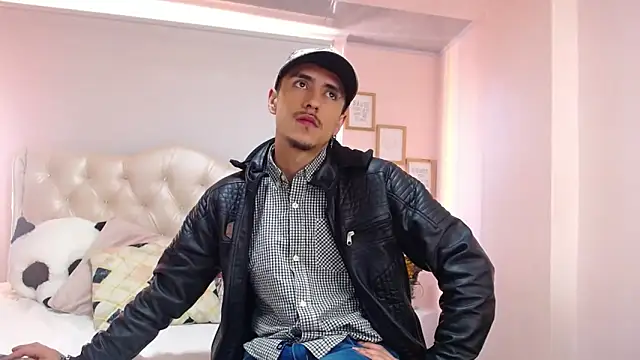 Snapshot of ryan_maxy chatting on February 10, 2025, 1:22 pm ryan maxy online show from February 10, 2025, 1:22 pm