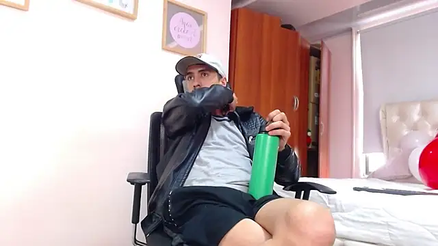 Snapshot of ryan_maxy chatting on February 15, 2025, 6:33 pm ryan maxy online show from February 15, 2025, 6:33 pm