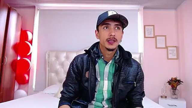 Snapshot of ryan_maxy chatting on February 19, 2025, 12:33 pm ryan maxy online show from February 19, 2025, 12:33 pm