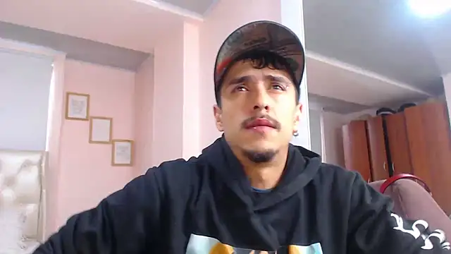 Snapshot of ryan_maxy chatting on February 23, 2025, 12:27 pm ryan maxy online show from February 23, 2025, 12:27 pm