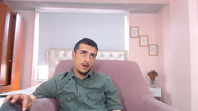 Snapshot of ryan_maxy chatting on March 5, 2025, 7:38 pm ryan maxy online show from March 5, 2025, 7:38 pm