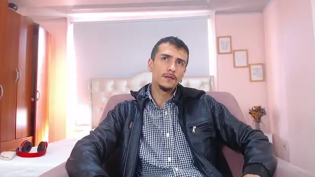 Snapshot of ryan_maxy chatting on March 7, 2025, 1:29 pm ryan maxy online show from March 7, 2025, 1:29 pm