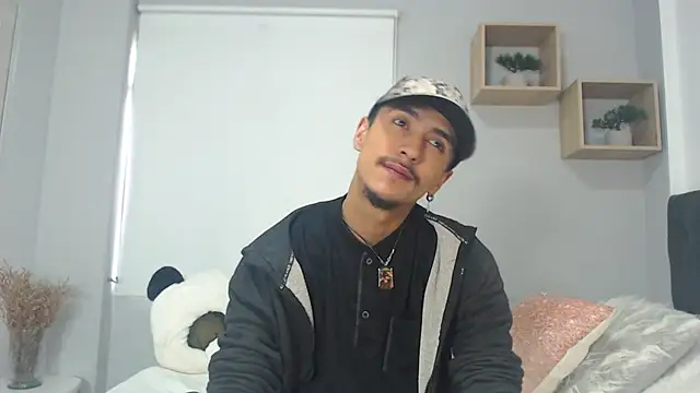 Snapshot of ryan_maxy chatting on March 18, 2025, 12:36 pm ryan maxy online show from March 18, 2025, 12:36 pm