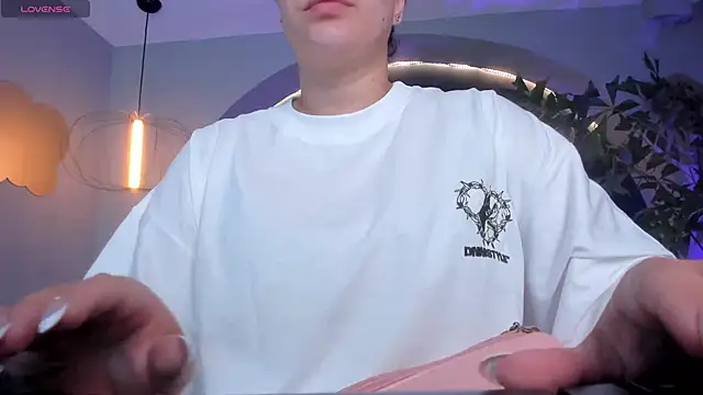 Snapshot of MartinnaBonnet chatting on February 7, 2025, 10:29 am MartinnaBonnet online show from February 7, 2025, 10:29 am