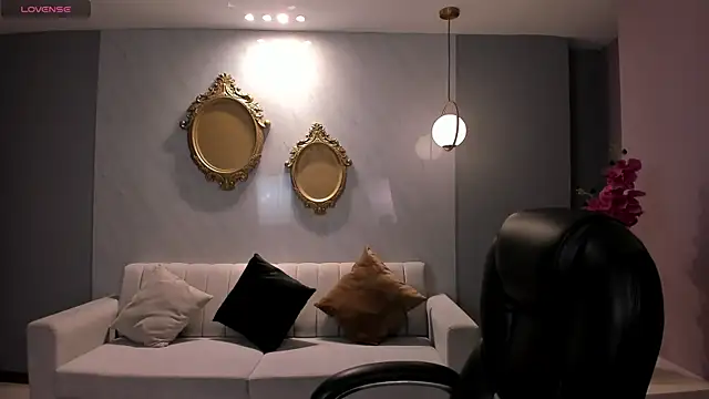 Snapshot of MartinnaBonnet chatting on February 23, 2025, 11:33 am MartinnaBonnet online show from February 23, 2025, 11:33 am