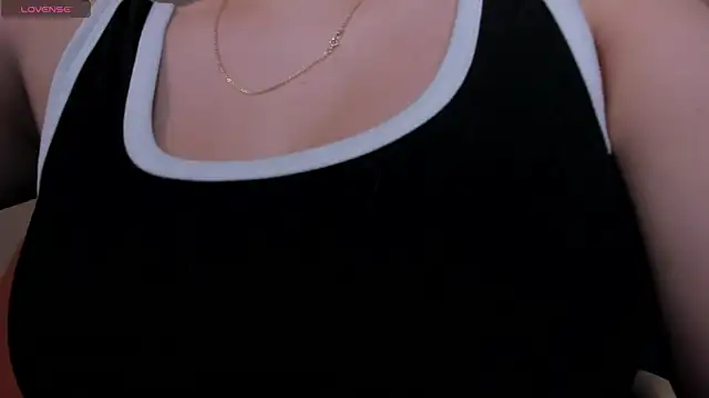 Snapshot of MartinnaBonnet chatting on March 17, 2025, 10:27 am MartinnaBonnet online show from March 17, 2025, 10:27 am