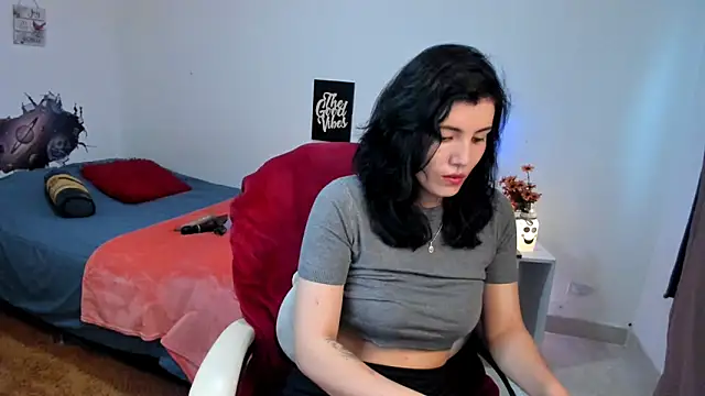 jrcamila online show from February 25, 2025, 2:22 pm