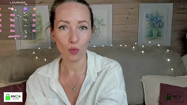 Queenymel online show from October 2, 2025, 4:03 pm