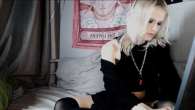 Alien Bella online show from June 4, 2026, 11:55 pm